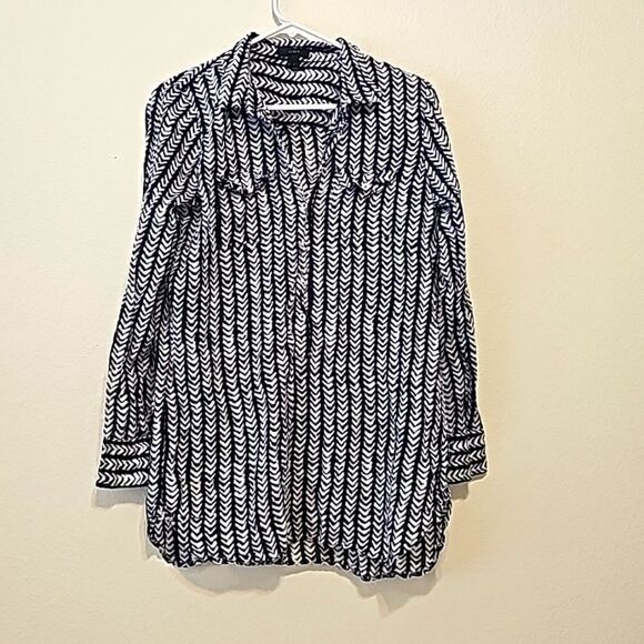 J. Crew button-down shirt size small. - Picture 1 of 8